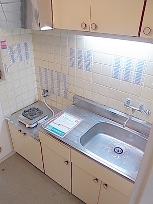 Kitchen. 1 lot gas stoves installed already kitchen