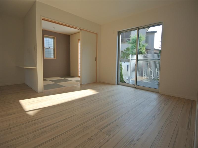 Living. Local (10 May 2013) Shooting