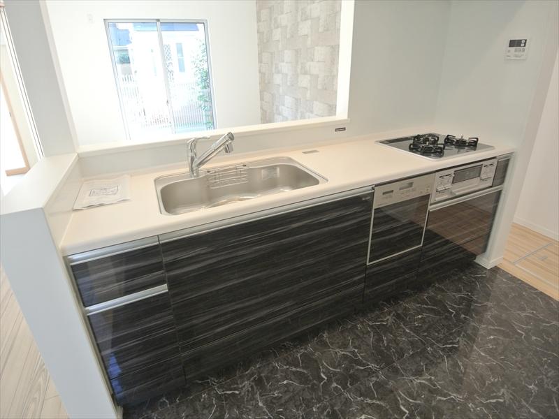 Kitchen. Local (10 May 2013) Shooting