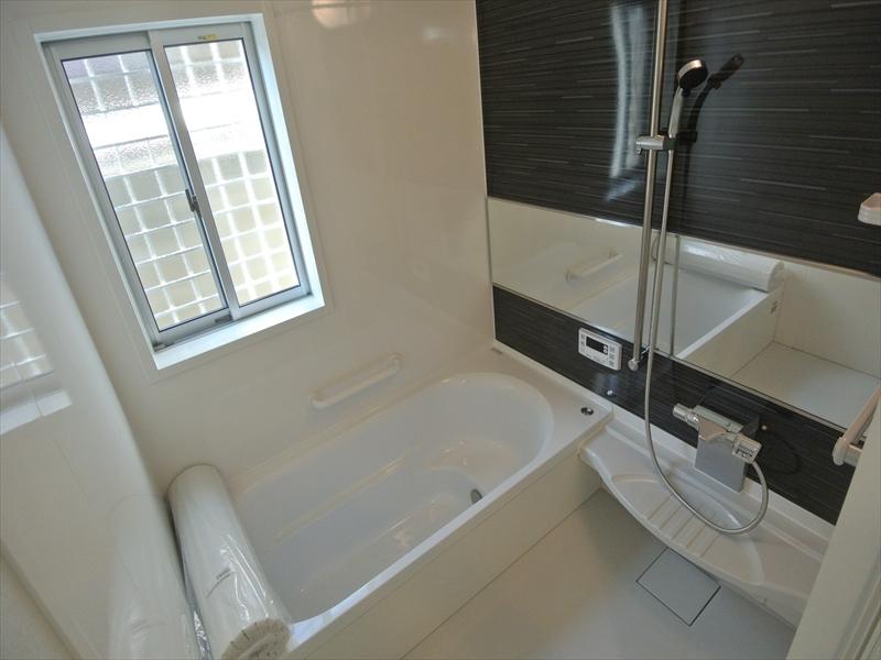 Bathroom. Local (10 May 2013) Shooting