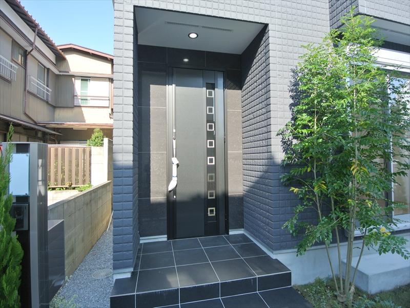 Entrance. Local (10 May 2013) Shooting