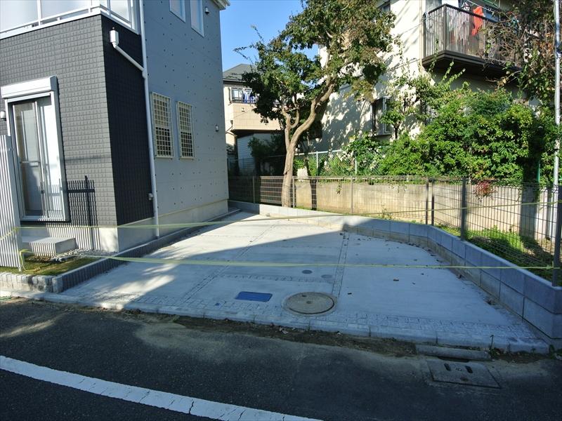 Parking lot. Local (10 May 2013) Shooting