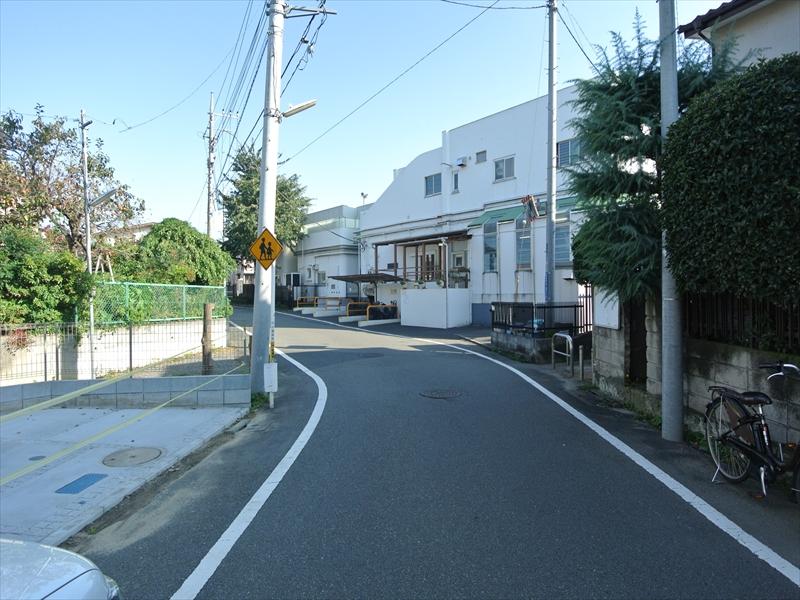 Local photos, including front road. Local (10 May 2013) Shooting