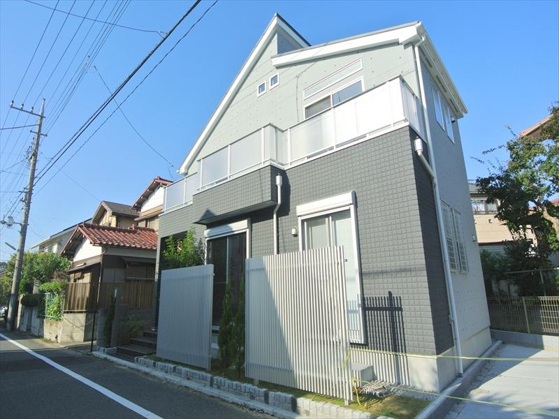 Local photos, including front road. Local (10 May 2013) Shooting