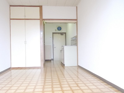 Living and room. Western-style 6 Pledge