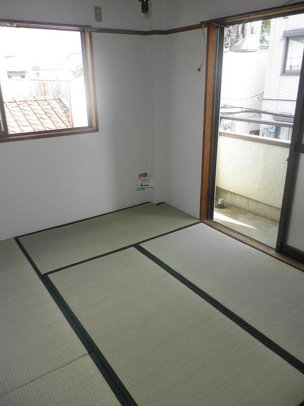 Living and room. Corner room two-sided lighting