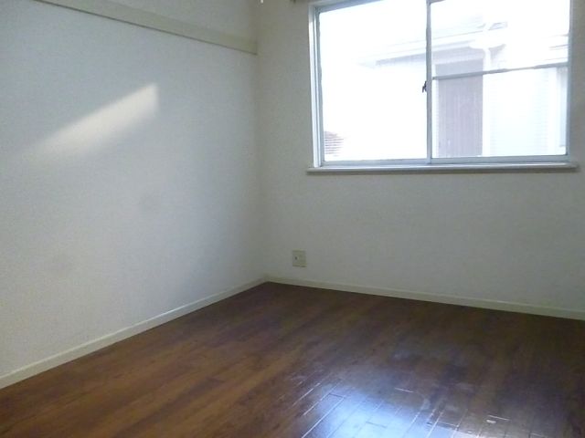 Living and room. 6 Pledge of Western-style