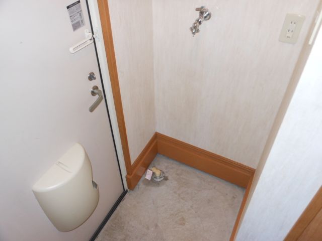 Other room space. Indoor Laundry space