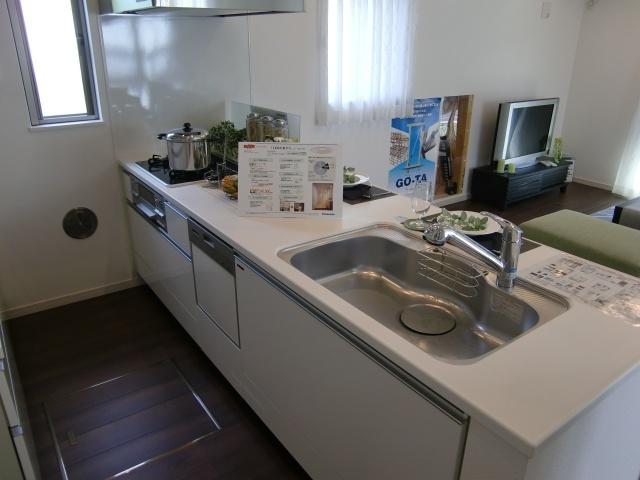 Kitchen. Cafe style kitchen. Dishwasher ・ It is an open kitchen with a water purifier.