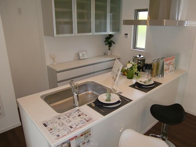 Kitchen. Enjoy in the café style kitchen breakfast, It is said that from now on become the mainstream of.