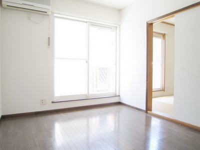 Living and room. Western-style 6 Pledge