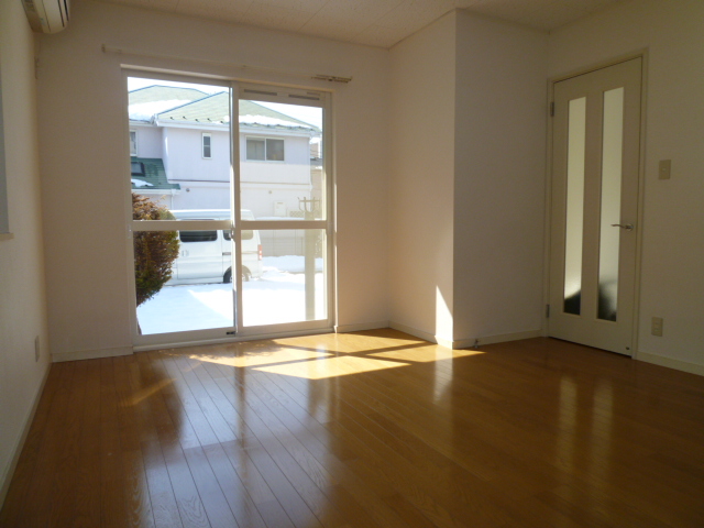 Living and room. South-facing living room, Daytime is bright even without wearing the electrical