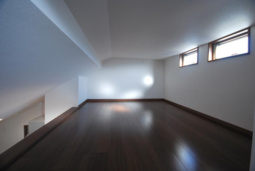 Non-living room. Seller same specifications