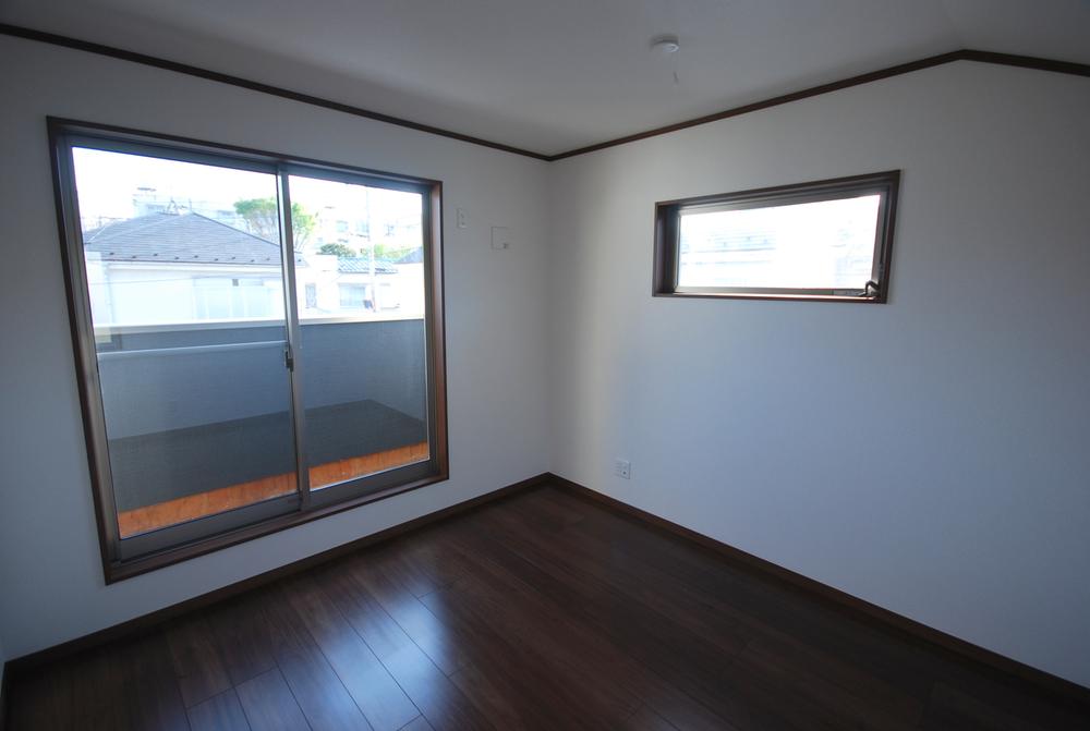 Non-living room. Seller same specifications