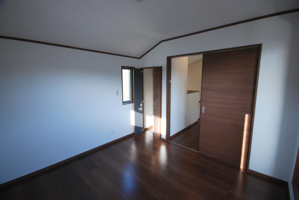 Non-living room. Seller same specifications