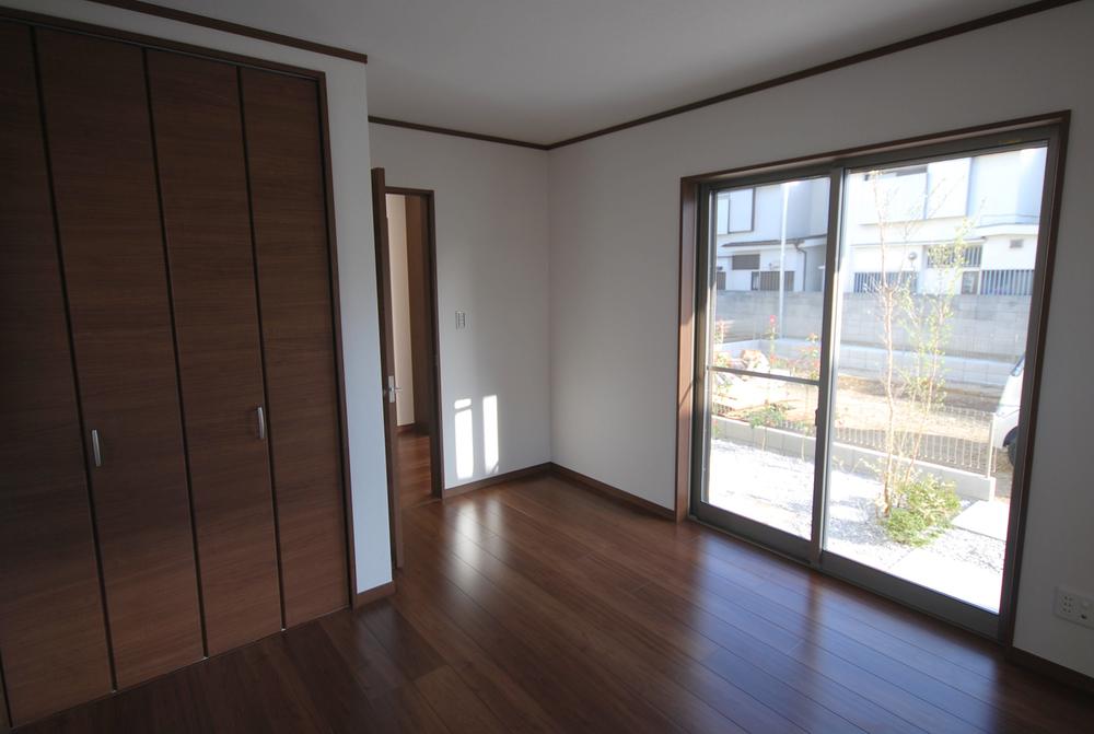 Non-living room. Seller same specifications