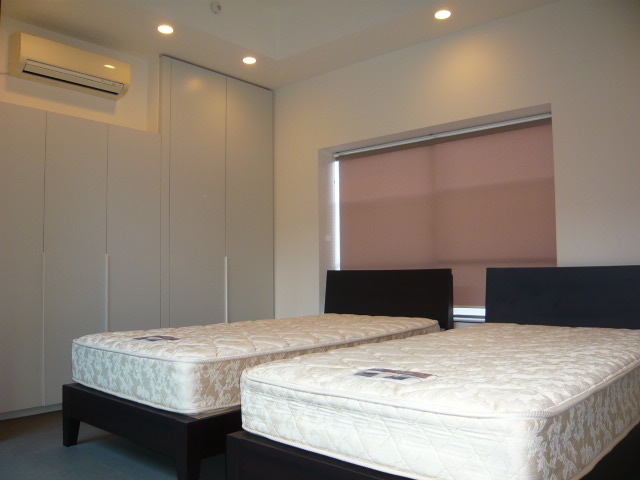 Living and room. 8.7 Pledge Western-style