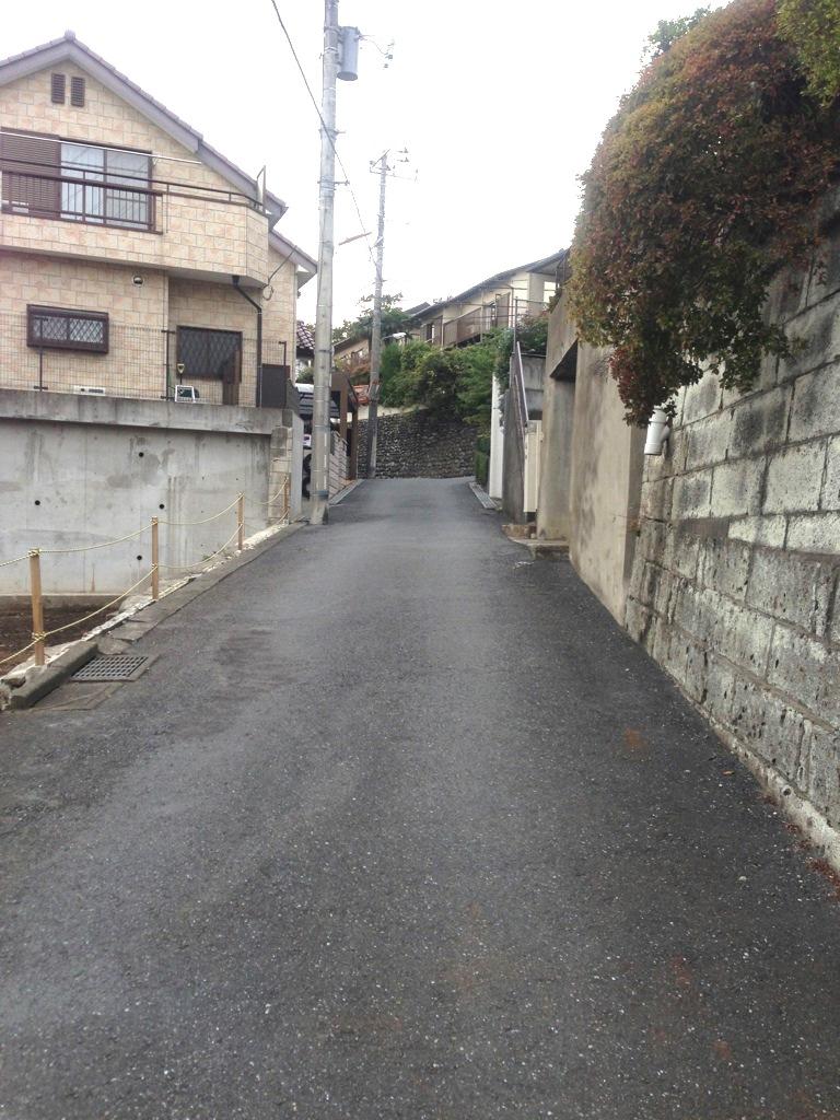 Local photos, including front road. Garage is easy to front road of! 