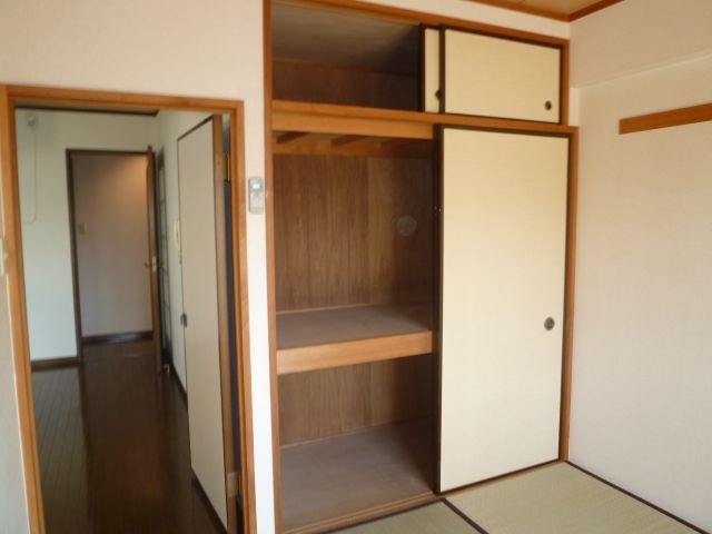 Receipt. Closet There is a type of storage. 