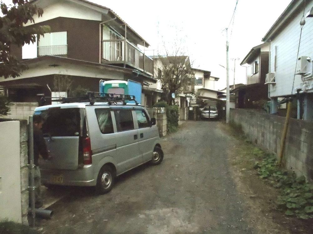 Local photos, including front road. Local (11 May 2013) Shooting