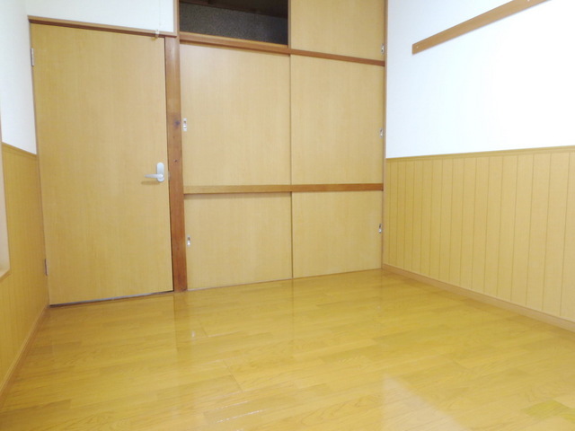 Other room space. Flooring