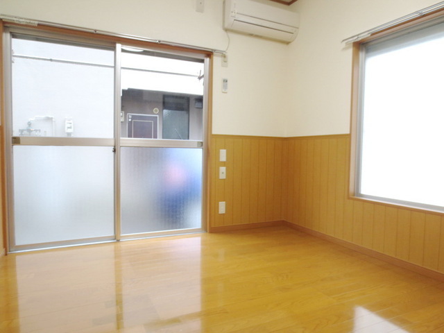 Living and room. Two-sided lighting