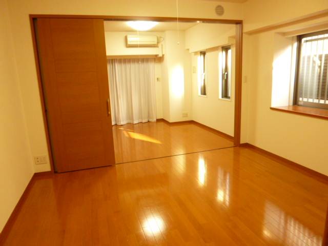 Living and room. A bright room