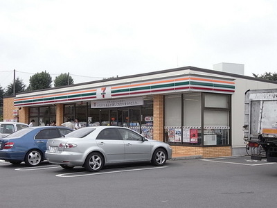 Convenience store. 440m to Seven-Eleven (convenience store)