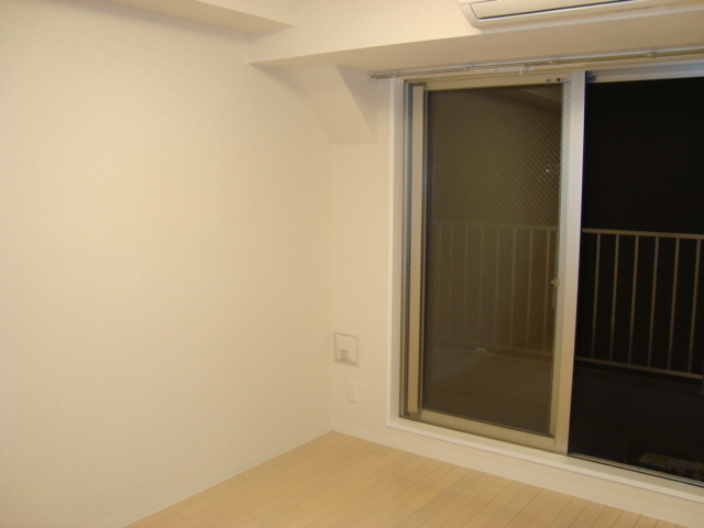 Living and room. ☆ White Flooring ☆