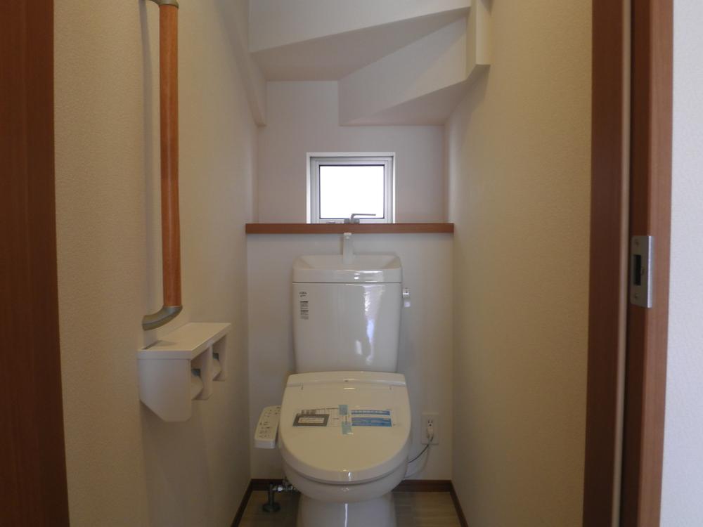 Toilet. Indoor (11 May 2013) Shooting