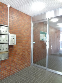 Entrance. Entrance auto lock!