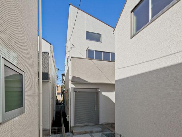 Local appearance photo. Local (11 May 2013) Shooting