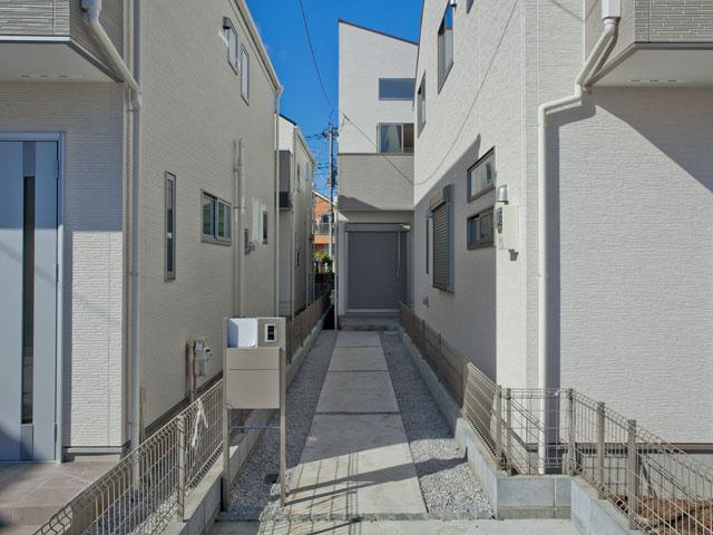 Local appearance photo. Local (11 May 2013) Shooting