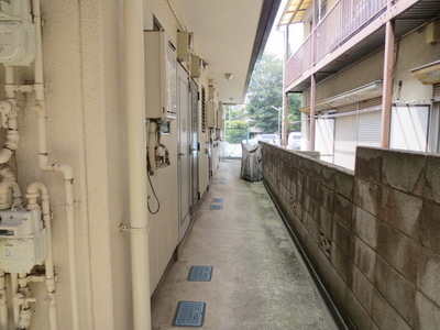 Entrance. Property before passage