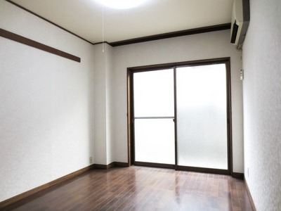 Living and room. Facing south