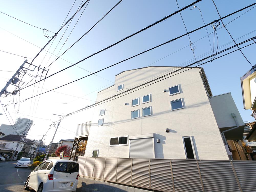 Local appearance photo. Local (12 May 2013) Shooting