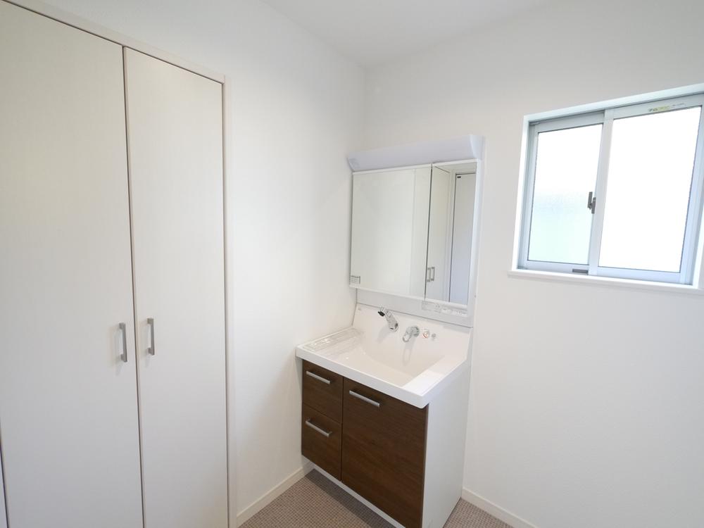 Wash basin, toilet. Storage rooms of toilets, We are taking into account the flow line.