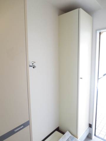 Entrance. Large shoe box