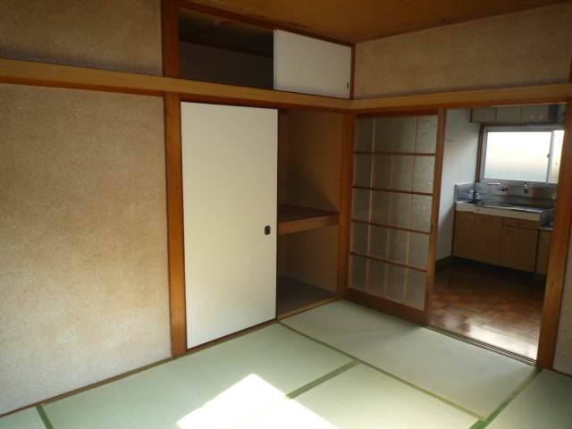 Receipt. Storage lot