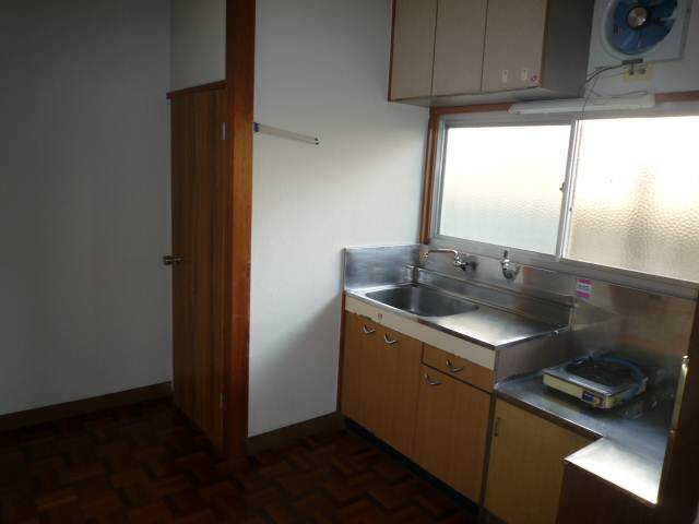 Kitchen. Spacious kitchen