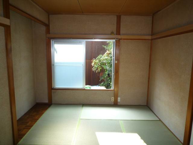 Living and room. 6-mat Japanese-style room