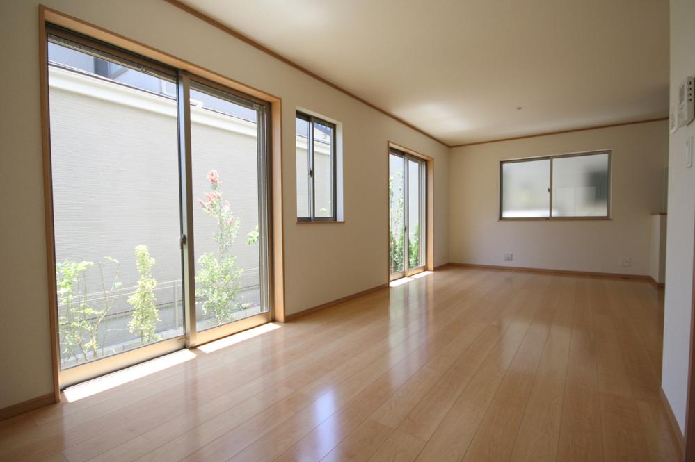 Same specifications photos (living). Example of construction