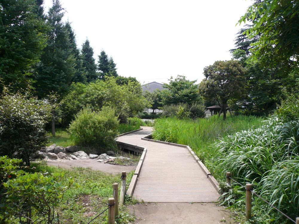 park. Kubo to East Park 430m