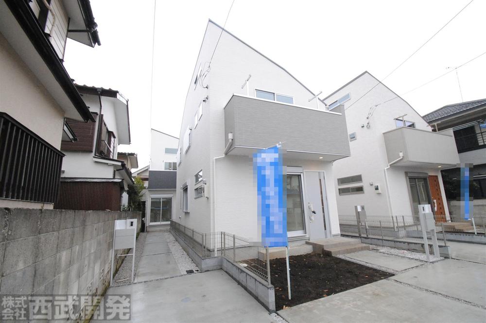 Local photos, including front road. Local (August 2013) Shooting 1 Building