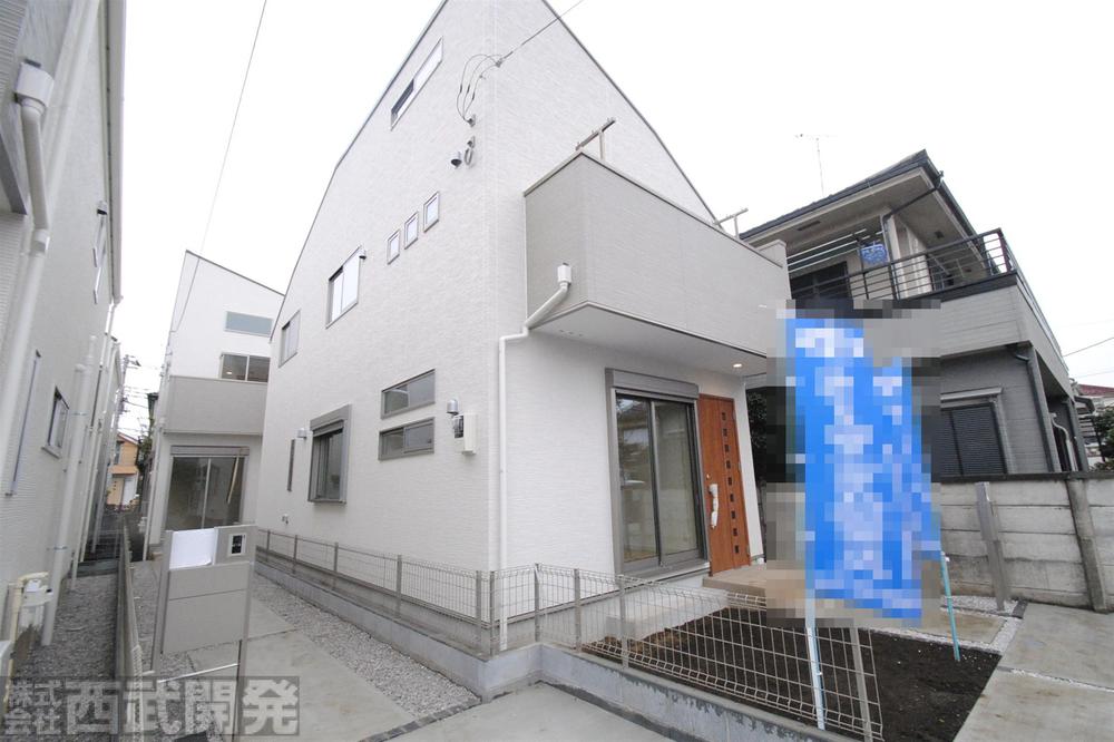 Local photos, including front road. Local (August 2013) Shooting 4 Building