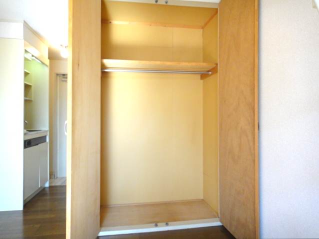 Receipt. Large closet