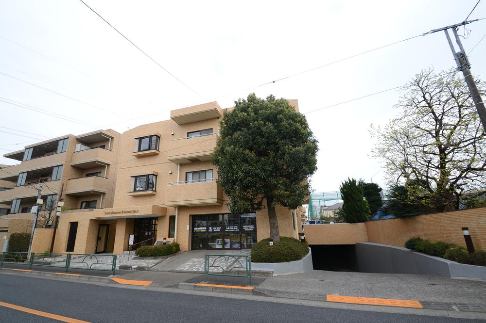 Local appearance photo. Reinforced concrete three-story 1 ・ Second floor Underground parking