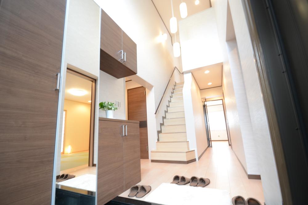 Entrance. Spacious shoes BOX not think Mansion ・ Entrance & Hall ・ Atrium Yes