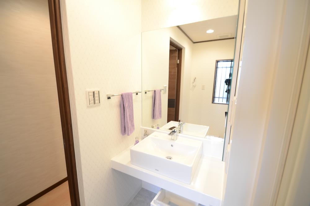 Other Equipment. Shampoo dresser ・ Three sides with mirrors