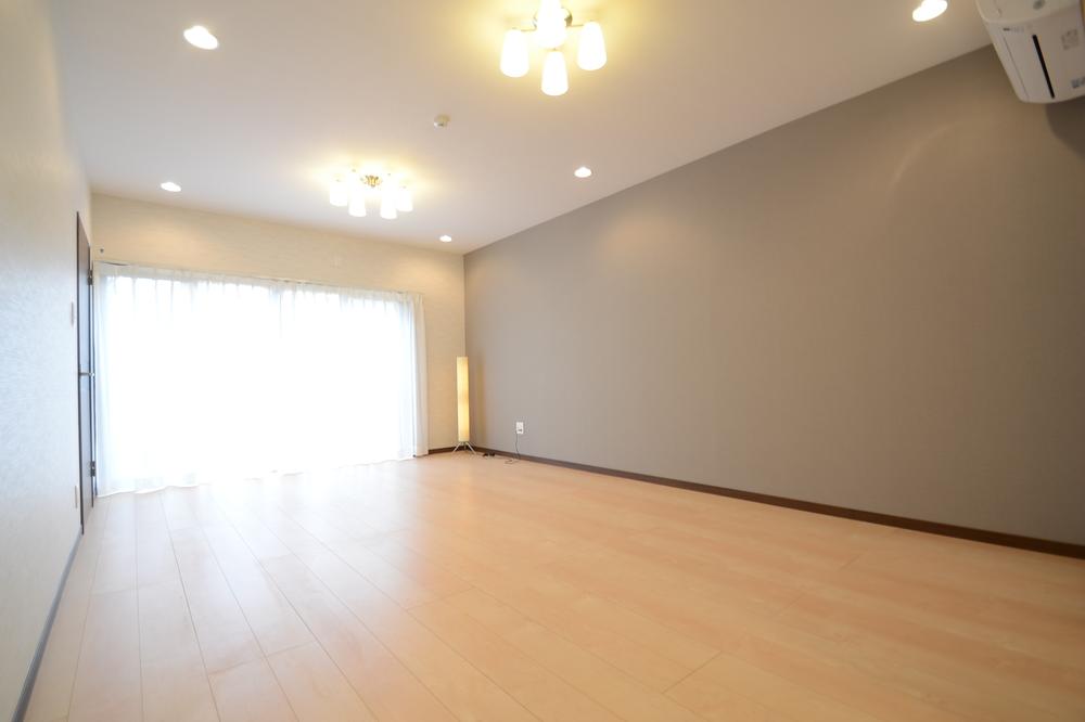 Living. Living 12.5 Pledge By removing the Japanese-style door, It will be 18.9 Pledge